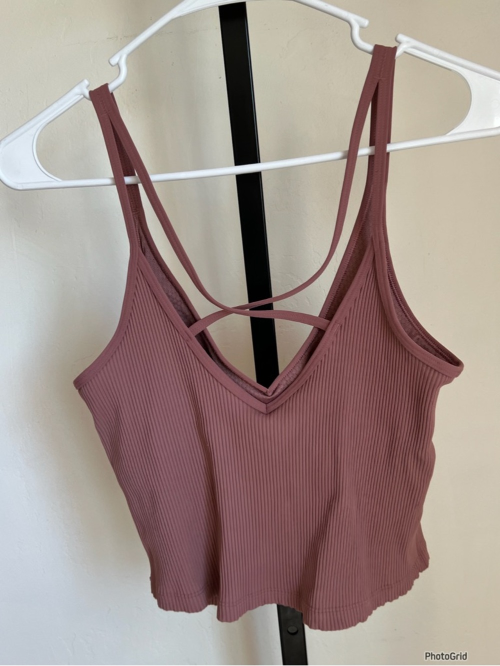 Vuori Ribbed V-Neck Strappy Crop Tank - Dusty Rose - Picture 4 of 5